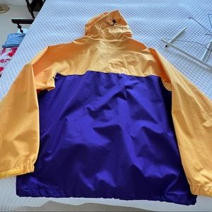 Pullover windbreaker jacket